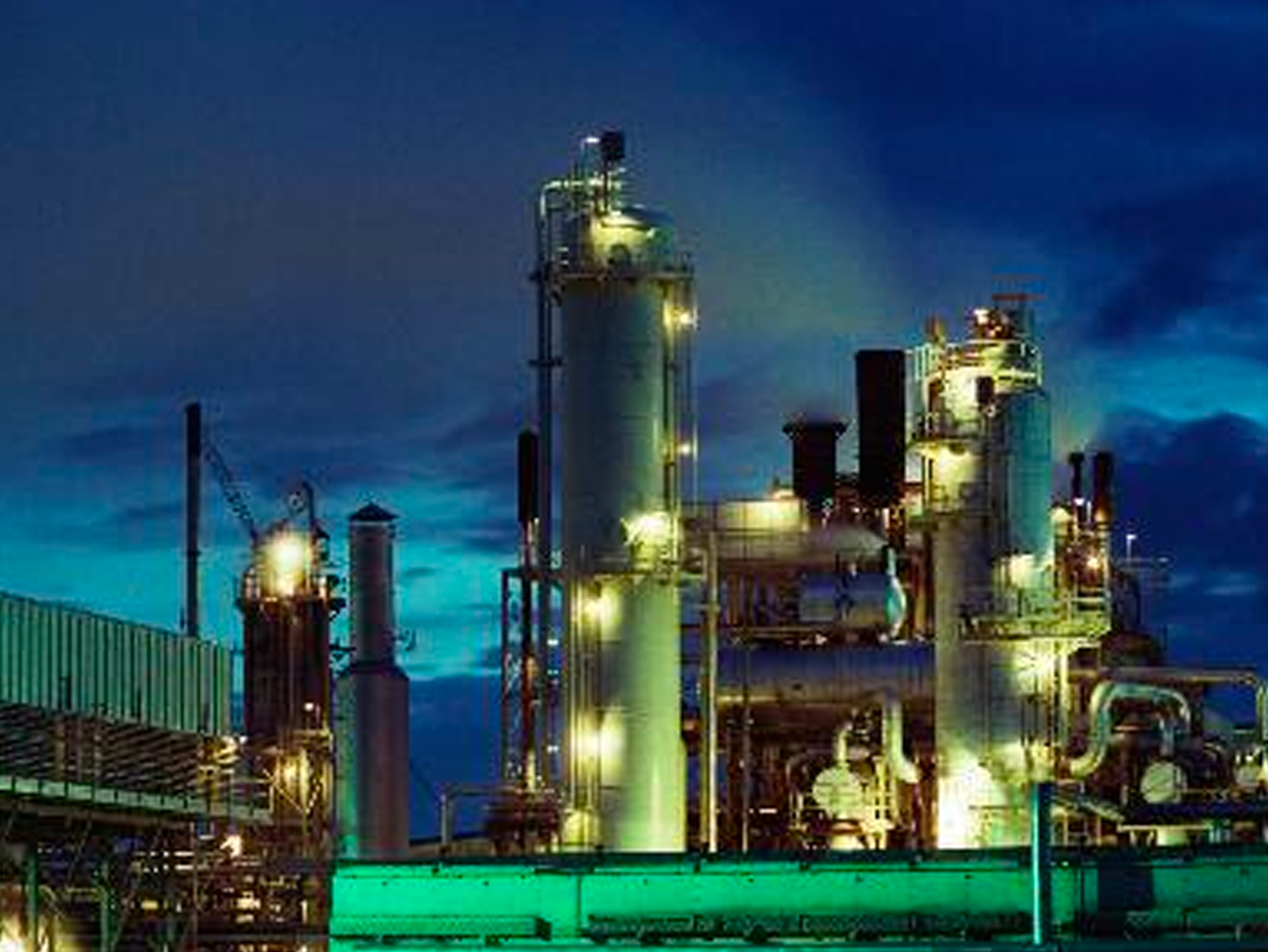 Oil refinery Lit