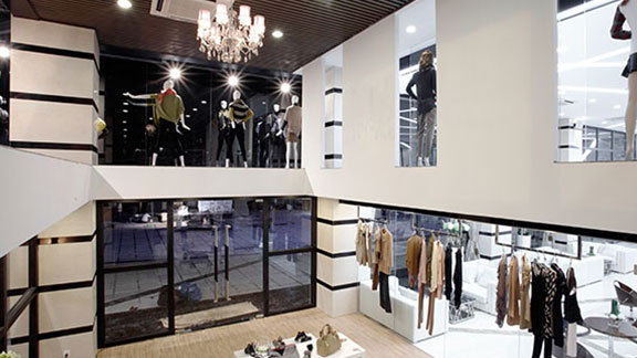 clothing stores in mall